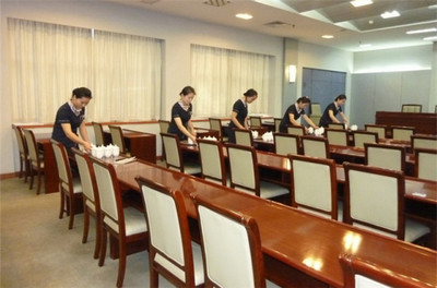 會務(wù)服務(wù)接待的公關(guān)禮儀要求 專業(yè)、細(xì)致與溫度